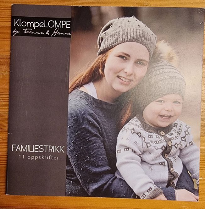 Hovedbilde KlompeLOMPE familiestrikk